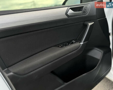 Белый Фольксваген Туран, объемом двигателя 1.97 л и пробегом 199 тыс. км за 15800 $, фото 34 на Automoto.ua