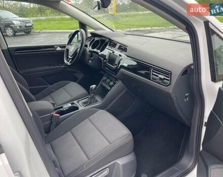 Белый Фольксваген Туран, объемом двигателя 1.4 л и пробегом 159 тыс. км за 15700 $, фото 27 на Automoto.ua