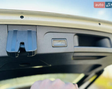 Білий Фольксваген Туран, об'ємом двигуна 1.97 л та пробігом 205 тис. км за 15000 $, фото 4 на Automoto.ua