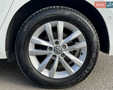 Білий Фольксваген Туран, об'ємом двигуна 2 л та пробігом 206 тис. км за 15300 $, фото 2 на Automoto.ua