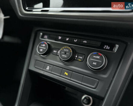 Белый Фольксваген Туран, объемом двигателя 1.6 л и пробегом 252 тыс. км за 14000 $, фото 45 на Automoto.ua