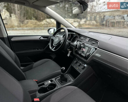 Белый Фольксваген Туран, объемом двигателя 1.6 л и пробегом 252 тыс. км за 14000 $, фото 23 на Automoto.ua