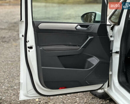 Белый Фольксваген Туран, объемом двигателя 1.6 л и пробегом 252 тыс. км за 14000 $, фото 22 на Automoto.ua