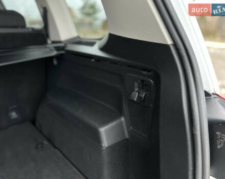 Белый Фольксваген Туран, объемом двигателя 1.6 л и пробегом 252 тыс. км за 14000 $, фото 65 на Automoto.ua