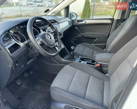 Фольксваген Туран 2017 у Хмельницькому на Automoto.ua Білий Фольксваген Туран, об'ємом двигуна 1.6 л та пробігом 189 тис. км за 15550 $, фото 26 на Automoto.ua