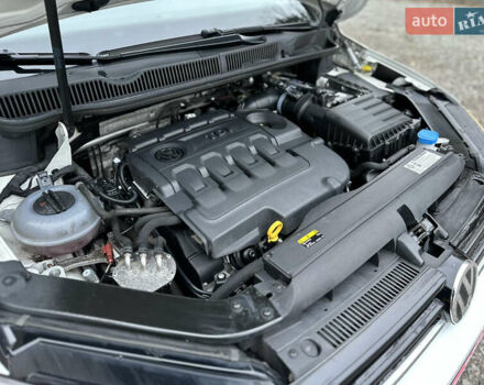 Белый Фольксваген Туран, объемом двигателя 1.6 л и пробегом 252 тыс. км за 14000 $, фото 75 на Automoto.ua