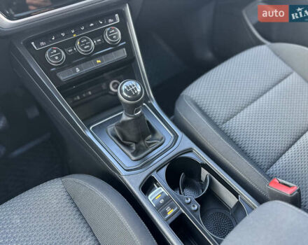 Фольксваген Туран 2017 у Хмельницькому на Automoto.ua Білий Фольксваген Туран, об'ємом двигуна 1.6 л та пробігом 189 тис. км за 15550 $, фото 24 на Automoto.ua