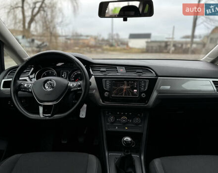 Белый Фольксваген Туран, объемом двигателя 1.6 л и пробегом 252 тыс. км за 14000 $, фото 42 на Automoto.ua