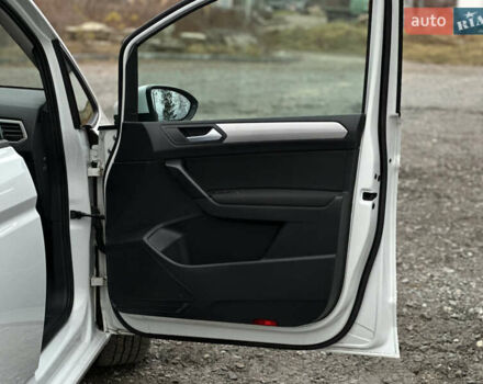 Белый Фольксваген Туран, объемом двигателя 1.6 л и пробегом 252 тыс. км за 14000 $, фото 48 на Automoto.ua