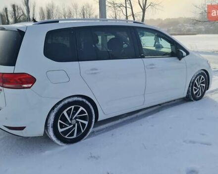 Білий Фольксваген Туран, об'ємом двигуна 1.6 л та пробігом 242 тис. км за 17000 $, фото 6 на Automoto.ua