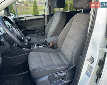 Белый Фольксваген Туран, объемом двигателя 1.6 л и пробегом 189 тыс. км за 15999 $, фото 25 на Automoto.ua