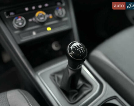 Белый Фольксваген Туран, объемом двигателя 1.6 л и пробегом 252 тыс. км за 14000 $, фото 39 на Automoto.ua