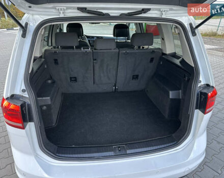 Фольксваген Туран 2017 у Хмельницькому на Automoto.ua Білий Фольксваген Туран, об'ємом двигуна 1.6 л та пробігом 189 тис. км за 15550 $, фото 30 на Automoto.ua