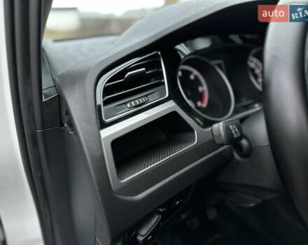 Белый Фольксваген Туран, объемом двигателя 1.6 л и пробегом 252 тыс. км за 14000 $, фото 67 на Automoto.ua