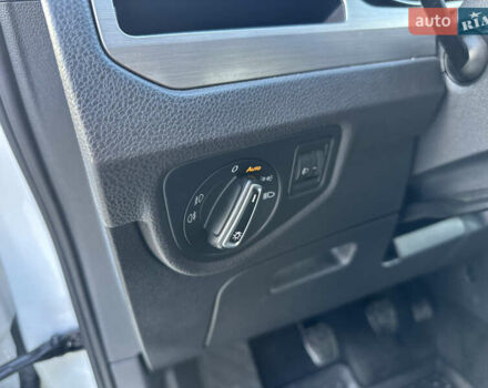 Фольксваген Туран 2017 у Хмельницькому на Automoto.ua Білий Фольксваген Туран, об'ємом двигуна 1.6 л та пробігом 189 тис. км за 15550 $, фото 35 на Automoto.ua