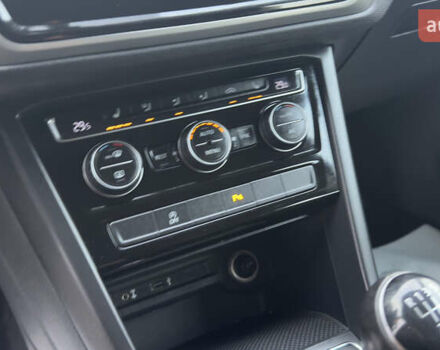 Белый Фольксваген Туран, объемом двигателя 1.97 л и пробегом 232 тыс. км за 16600 $, фото 36 на Automoto.ua