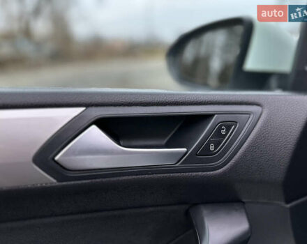 Белый Фольксваген Туран, объемом двигателя 1.6 л и пробегом 252 тыс. км за 14000 $, фото 68 на Automoto.ua