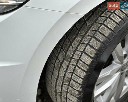 Белый Фольксваген Туран, объемом двигателя 1.6 л и пробегом 252 тыс. км за 14000 $, фото 12 на Automoto.ua