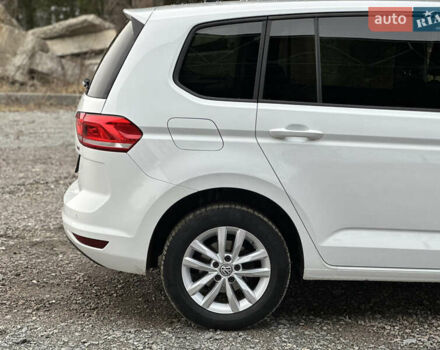 Белый Фольксваген Туран, объемом двигателя 1.6 л и пробегом 252 тыс. км за 14000 $, фото 14 на Automoto.ua