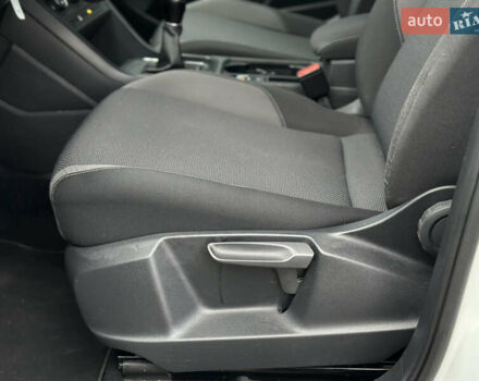 Белый Фольксваген Туран, объемом двигателя 1.6 л и пробегом 252 тыс. км за 14000 $, фото 24 на Automoto.ua