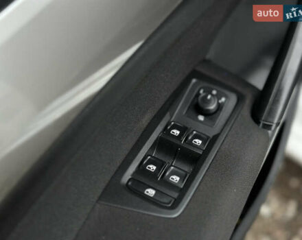 Белый Фольксваген Туран, объемом двигателя 1.6 л и пробегом 252 тыс. км за 14000 $, фото 31 на Automoto.ua