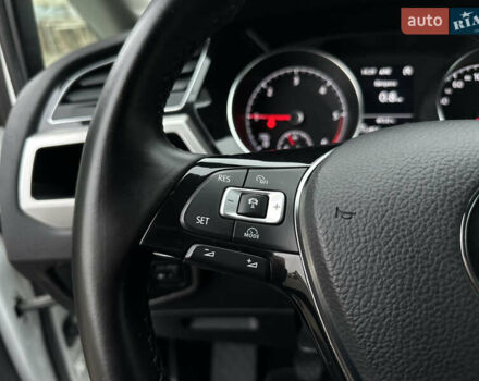 Белый Фольксваген Туран, объемом двигателя 1.6 л и пробегом 252 тыс. км за 14000 $, фото 33 на Automoto.ua