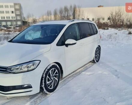 Білий Фольксваген Туран, об'ємом двигуна 1.6 л та пробігом 242 тис. км за 17000 $, фото 1 на Automoto.ua