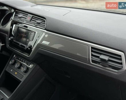 Белый Фольксваген Туран, объемом двигателя 1.6 л и пробегом 252 тыс. км за 14000 $, фото 43 на Automoto.ua