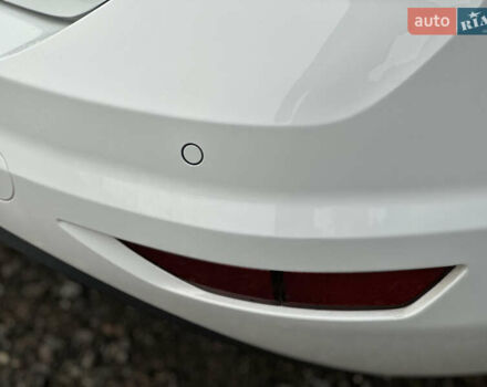 Белый Фольксваген Туран, объемом двигателя 1.6 л и пробегом 252 тыс. км за 14000 $, фото 15 на Automoto.ua