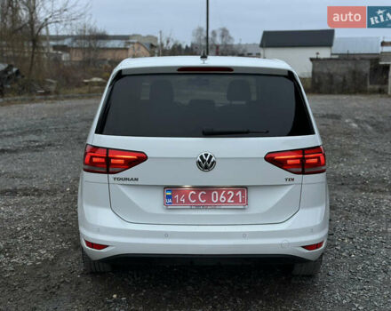 Белый Фольксваген Туран, объемом двигателя 1.6 л и пробегом 252 тыс. км за 14000 $, фото 20 на Automoto.ua