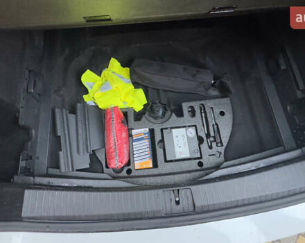 Белый Фольксваген Туран, объемом двигателя 1.97 л и пробегом 232 тыс. км за 16600 $, фото 27 на Automoto.ua