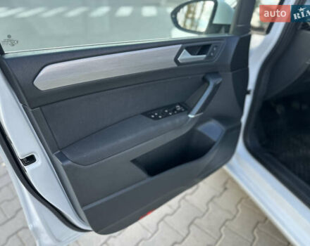 Фольксваген Туран 2017 у Хмельницькому на Automoto.ua Білий Фольксваген Туран, об'ємом двигуна 1.6 л та пробігом 189 тис. км за 15550 $, фото 36 на Automoto.ua