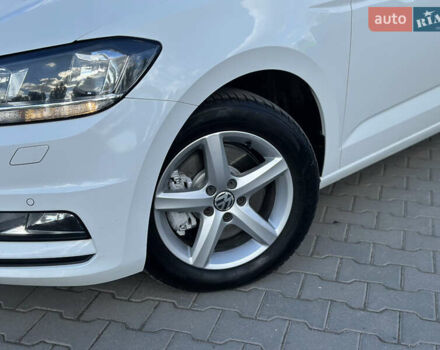 Белый Фольксваген Туран, объемом двигателя 1.6 л и пробегом 189 тыс. км за 15999 $, фото 5 на Automoto.ua