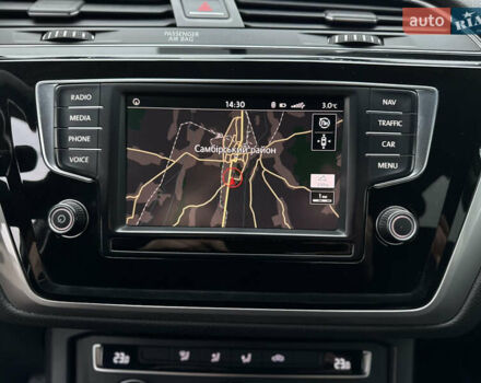 Белый Фольксваген Туран, объемом двигателя 1.6 л и пробегом 252 тыс. км за 14000 $, фото 35 на Automoto.ua