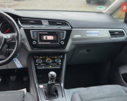 Белый Фольксваген Туран, объемом двигателя 1.97 л и пробегом 232 тыс. км за 16600 $, фото 48 на Automoto.ua