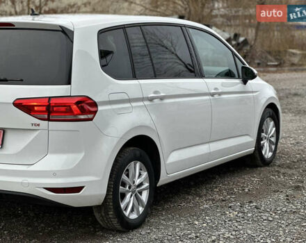 Белый Фольксваген Туран, объемом двигателя 1.6 л и пробегом 252 тыс. км за 14000 $, фото 6 на Automoto.ua