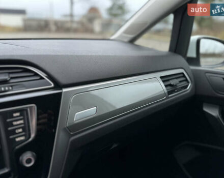 Белый Фольксваген Туран, объемом двигателя 1.6 л и пробегом 252 тыс. км за 14000 $, фото 69 на Automoto.ua