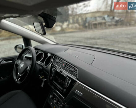 Белый Фольксваген Туран, объемом двигателя 1.6 л и пробегом 252 тыс. км за 14000 $, фото 47 на Automoto.ua