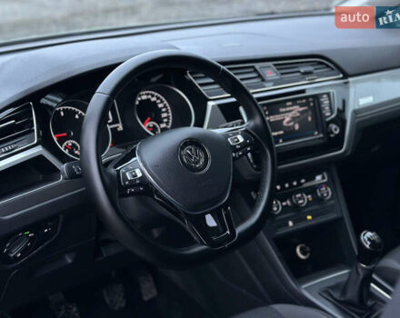 Белый Фольксваген Туран, объемом двигателя 1.6 л и пробегом 252 тыс. км за 14000 $, фото 27 на Automoto.ua