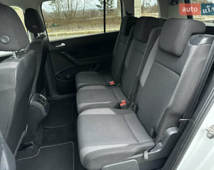 Белый Фольксваген Туран, объемом двигателя 1.6 л и пробегом 252 тыс. км за 14000 $, фото 56 на Automoto.ua