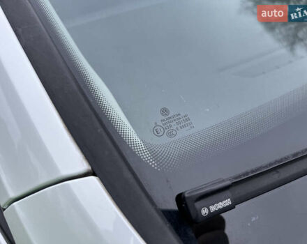 Белый Фольксваген Туран, объемом двигателя 1.6 л и пробегом 252 тыс. км за 14000 $, фото 76 на Automoto.ua