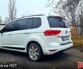 Білий Фольксваген Туран, об'ємом двигуна 2 л та пробігом 300 тис. км за 14600 $, фото 2 на Automoto.ua