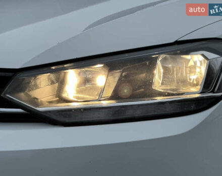 Белый Фольксваген Туран, объемом двигателя 1.6 л и пробегом 252 тыс. км за 14000 $, фото 9 на Automoto.ua