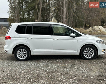 Белый Фольксваген Туран, объемом двигателя 1.6 л и пробегом 252 тыс. км за 14000 $, фото 5 на Automoto.ua