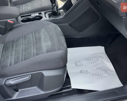 Белый Фольксваген Туран, объемом двигателя 1.97 л и пробегом 232 тыс. км за 16600 $, фото 56 на Automoto.ua