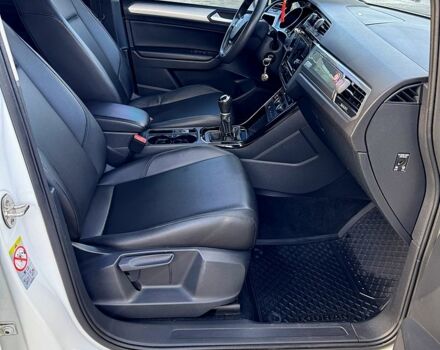 Білий Фольксваген Туран, об'ємом двигуна 2 л та пробігом 187 тис. км за 15500 $, фото 3 на Automoto.ua