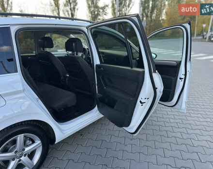 Белый Фольксваген Туран, объемом двигателя 1.6 л и пробегом 189 тыс. км за 15999 $, фото 19 на Automoto.ua