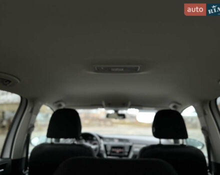 Белый Фольксваген Туран, объемом двигателя 1.6 л и пробегом 252 тыс. км за 14000 $, фото 66 на Automoto.ua