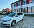 Белый Фольксваген Туран, объемом двигателя 1.6 л и пробегом 250 тыс. км за 13500 $, фото 1 на Automoto.ua