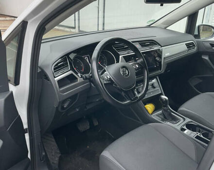 Белый Фольксваген Туран, объемом двигателя 1.97 л и пробегом 254 тыс. км за 18500 $, фото 13 на Automoto.ua